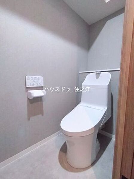 温水洗浄便座付きトイレ