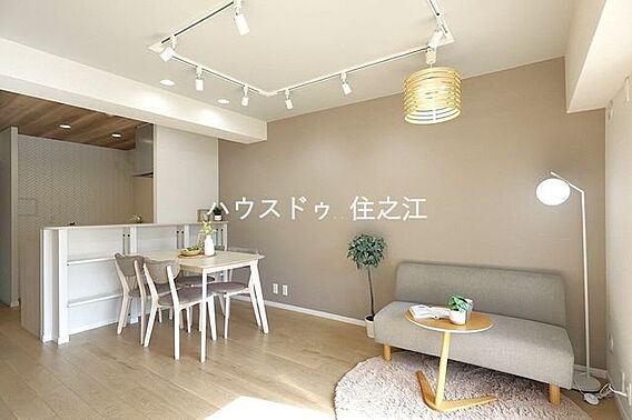 ソファーやダイ...
