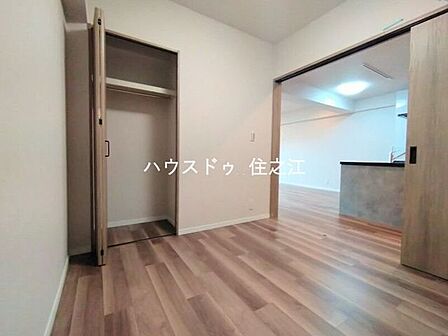 全室に収納がございますのでお部屋の中がスッキリ片付きますよ