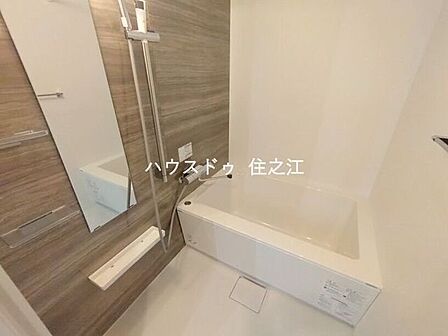 お子様と一緒にバスタイムを楽しめる広々浴室