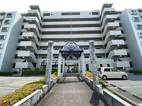 7階建ての立派...