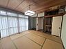 室内：リビングに隣接した和室です！客間としても家族のくつろぎの部屋としても使えます♪