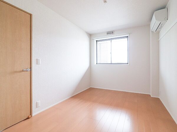 apartment 栃木県宇都宮市陽東３丁目２７－３　ウィスタリア１F