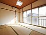 室内：室内は明るい印象なので気持ちの良い朝を迎えられます