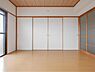 室内：しっとりと落ち着いた雰囲気の洋室6帖