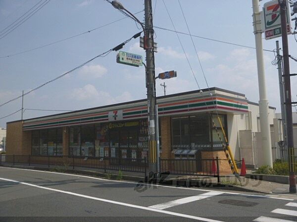 画像23:セブンイレブン　長岡京駅東口店まで700メートル