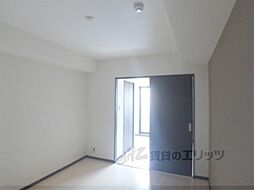 近鉄京都線 伏見駅 徒歩2分の賃貸マンション 地下1階1LDKのリビング/ダイニング