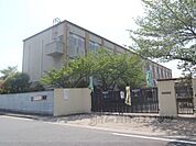 下鳥羽小学校まで450メートル