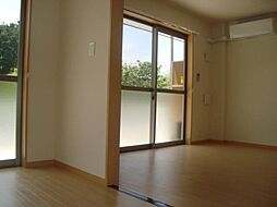 サンフォレスティ前泉 102 1階2LDKのリビング/ダイニング