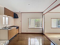 サンレジデンスAOI 101 1階2DKのリビング/ダイニング