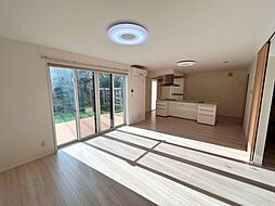 清末陣屋S戸建 1 5LDKのリビング/ダイニング