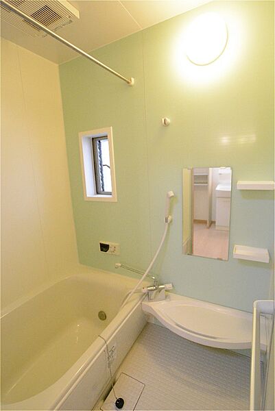 画像4:浴室乾燥機・追炊き機能付き風呂