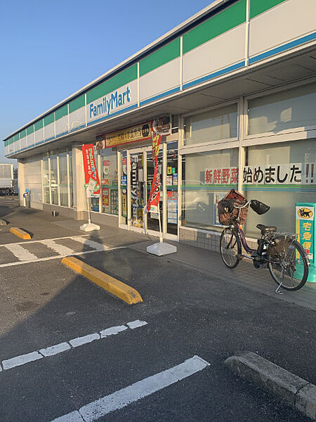 画像14:ファミリーマート観音寺中田井店 2026m