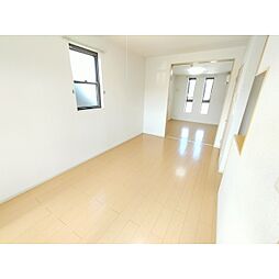 サンレミII 2階1LDKのリビング/ダイニング