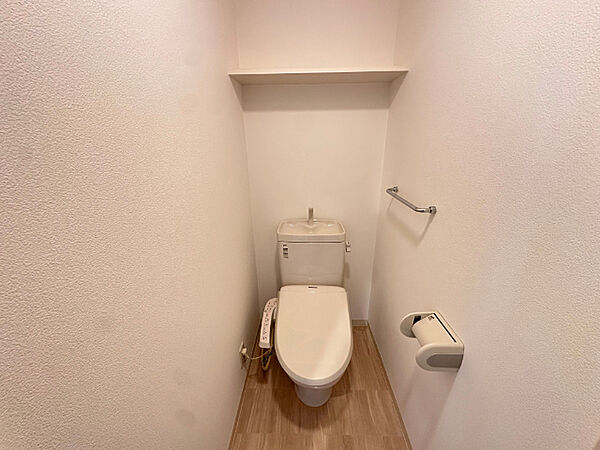 画像12:ゆとりのあるトイレです。