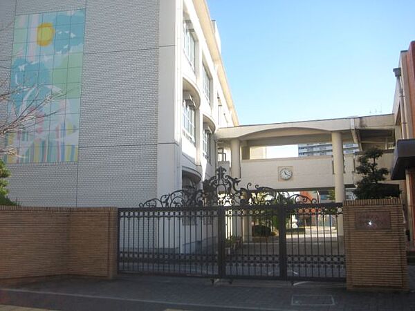 画像28:小学校「市立新栄小学校まで1100m」