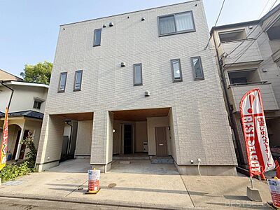 外観：落ち着いた雰囲気と利便性を兼ね備えた「高田エリア」。複数路線へのアクセスができ，都内や他エリアへのアクセスも良好です！