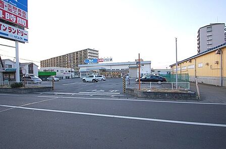 ビッグ・エー 三芳竹間沢店 （徒歩3分） 240m