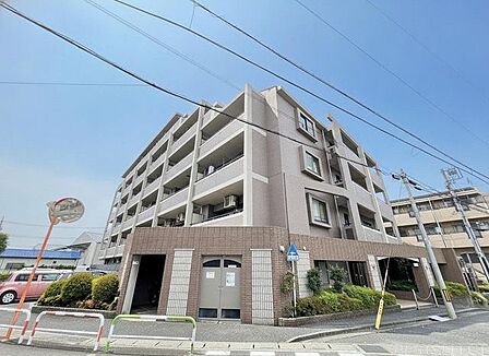 プライベート性が高く,落ち着いて過ごせる角住戸です。