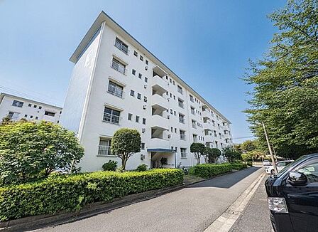 全棟総戸数1010戸の大型分譲マンションです。