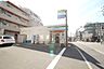 周辺：ファミリーマートスリーウェル新石川二丁目店 883m