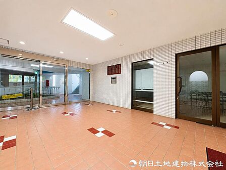 【ロビー】毎日、沢山の来訪者様、居住者様を快適に気持ちよくお過ごしいただける空間がここにはあります。
