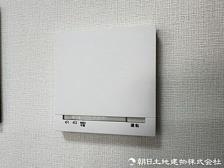 足元からやさしく室内を暖める床暖房を採用。風を起こしにくく空気も乾燥しにくいため、小さなお子様のいるご家庭にも快適。寒い季節の家族の団らんも快適です。