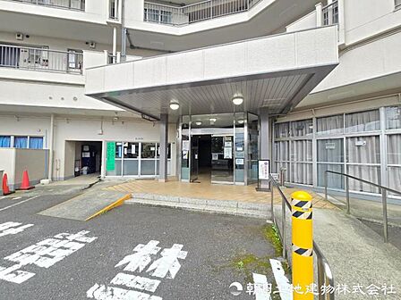 マンションの印象を決めるエントランスは、清潔感があり丁寧に管理された空間。居住者や来訪者を毎日気持ちよく迎えてくれます。管理状態の良さも現地でよく確認できます。