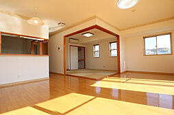 ヴィラコートＳＥＩ 205号室 2階3LDKのリビング/ダイニング