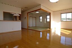 ヴィラコートＳＥＩ 201号室 2階3LDKのリビング/ダイニング