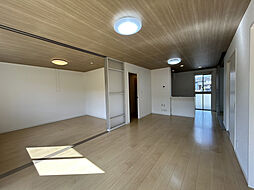 グランドメゾン石岡 101号室 1階2LDKのリビング/ダイニング