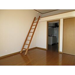 ヴェルートラルヂュIII 2階1Kのリビング/ダイニング