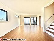 毎日過ごすLDKは明るく快適にお過ごしいただけます。