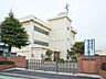 周辺：【海老名市立大谷小学校】　住宅街の中にある小学校です。日本庭園があったり、宇宙を描いたモチーフがあったりと情緒溢れる教育がなされていると思います。