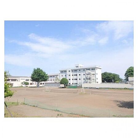 【相武台中学校】 部活動が盛んな中学校です。体育館が立派です。