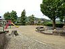 周辺：【鳥山公園】　自然地形を利用した住宅団地造成時に作った公園です。ブランコ、滑り台、砂場、水飲み場、鉄棒あります。