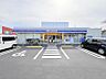 周辺：【ローソン 綾西四丁目店】　店内は綺麗で利用しやすいです。駐車場もあります。