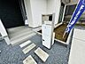 外観：【宅配ボックス/7号棟】在宅・不在に関わらず、荷物を受け取れるので便利です。配達を待つ時間が必要ないため、時間を有効に使えます。