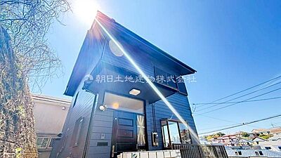外観：開放感があり日当りも良好です！目の前に広がる開放感とゆとり。暮らしの夢を育む住まいがここにあります！