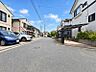 外観：低層の一戸建を中心とした街並が続き周辺は陽当り良好！採光や開放性に恵まれた住環境となります！