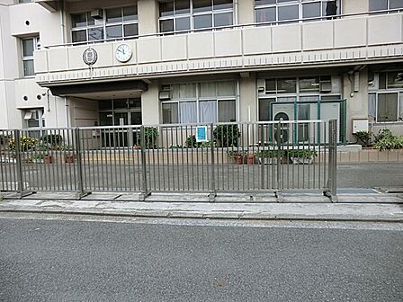 横浜市立西中学校まで約520ｍ