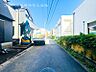 外観：徒歩はもちろんベビーカーや自転車でも安心な道のりです。お車の出し入れが苦手な方も安心できます。