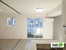 トリシア篠ノ井 102 1階1LDKのリビング/ダイニング