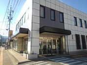 銀行「八十二長野銀行戸倉支店まで1300m」