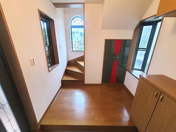 画像14:★1階・踊り場＆階段の内装画像です。★