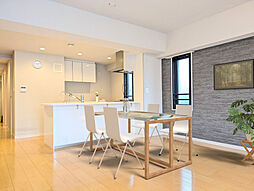 ロイヤルアーク武蔵野 4LDKのリビング/ダイニング