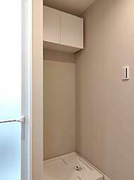 うれしい室内洗濯機置場です！室内洗濯機置場と浴室乾燥機で洗濯するたびに外に出る必要なし！