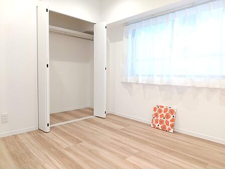 収納が付いているので小物の収納に困りません。 