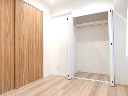 ちょっとした収納もあり、お部屋をすっきりお使いいただけます。 
