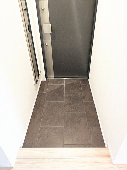落ち着いた雰囲気の玄関は大切なお客様を迎えるのに最適です。